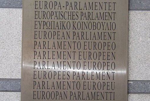 Zdroj: https://commons.wikimedia.org/wiki/File%3AEntrance_European_Parliament.jpg