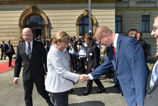 Angela Merkelov&aacute; a Pavel Bělobr&aacute;dek v Praze